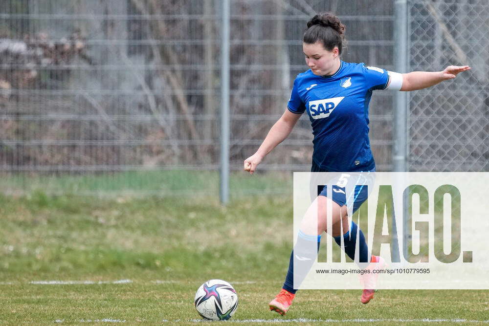 Amelie Claire Bohnen TSG II 5 am Ball Freisteller Ganzkörper