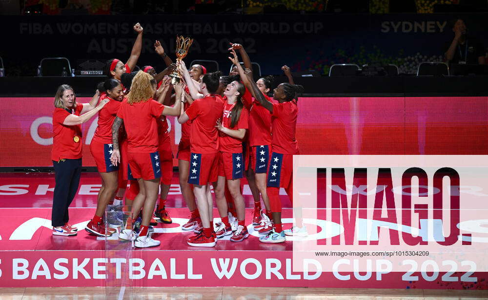 Basketball Womens World Cup Final Usa Celebrate With The Trophy After