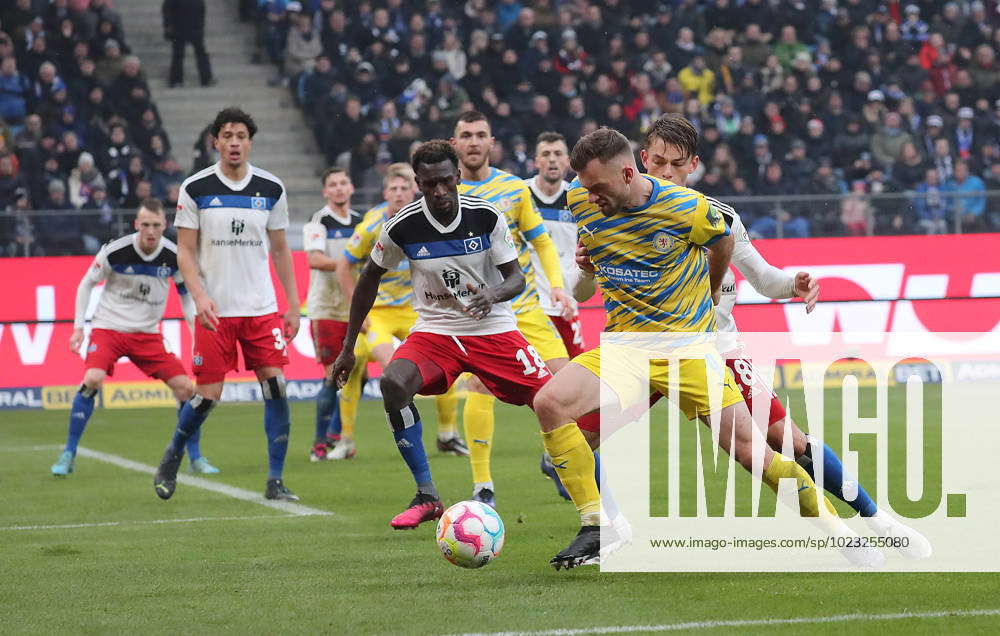 Manuel Wintzheimer Eintracht Braunschweig Miro Muheim HSV Fussball