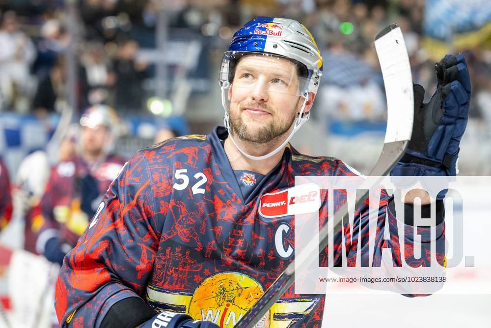 Patrick Hager Ehc Red Bull Muenchen Victory Jubilation With The Fans