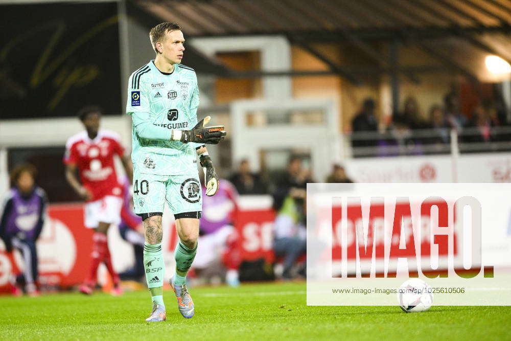 Marco Bizot Brest Football Brest Vs Psg Ligue