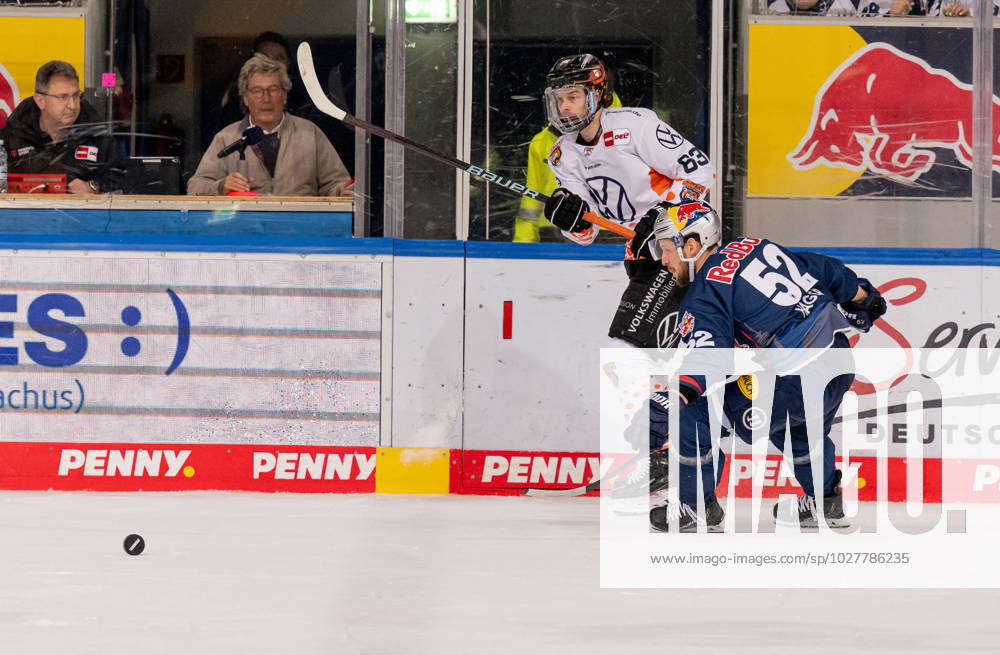 Luis Schinko Grizzlys Wolfsburg 63 And Patrick Hager EHC Red Bull