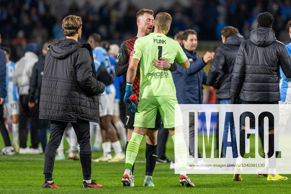 Jannik Mause Fc Ingolstadt Troestet Marius Funk Fc Ingolstadt