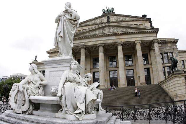 Schillerdenkmal Vor Dem Konzerthaus Am Gendarmenmarkt