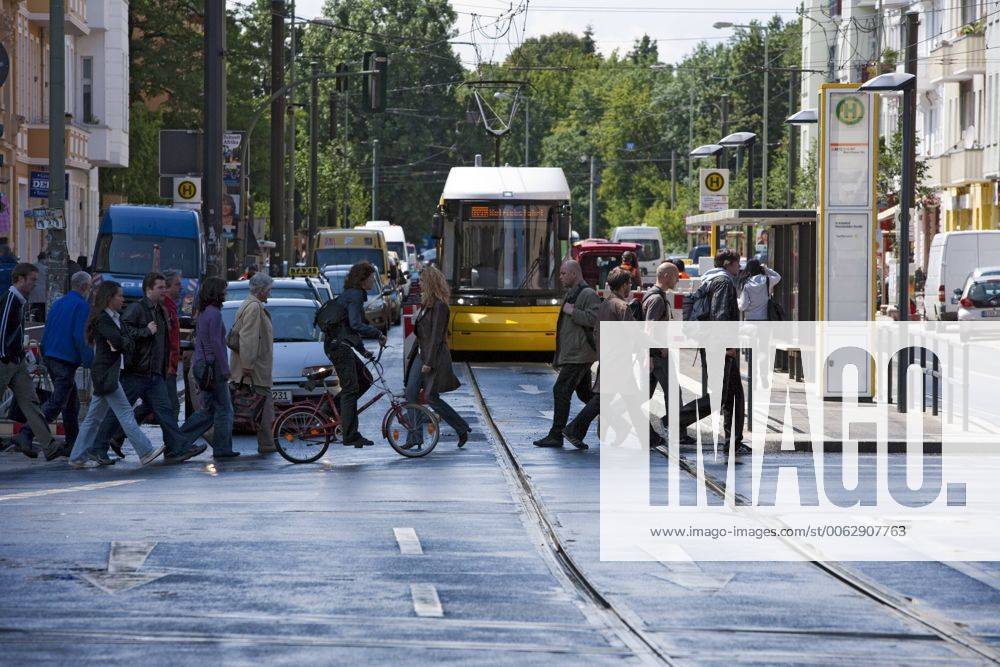 Flexity Tram Auf Betriebsfahrt Deu Deutschland Berlin