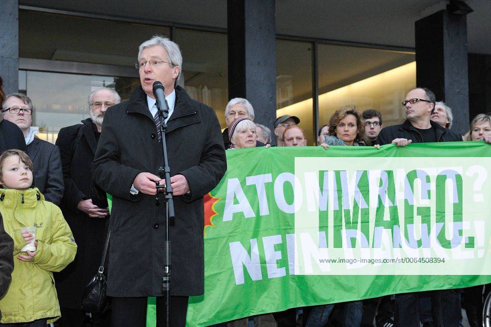 GER Mahnwache Gegen Atomkraft 14 03 2011 Marktplatz Bremen GER