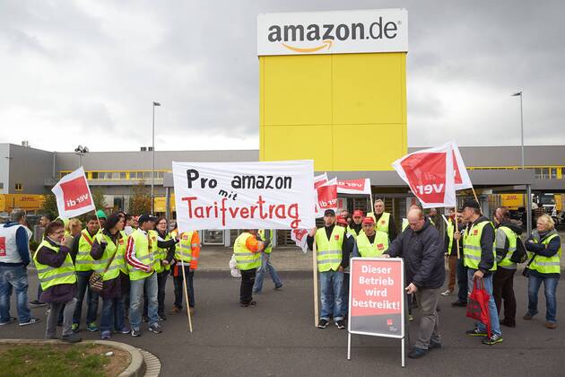 Streikposten Stehen Am Vor Dem Tor Des Amazon Standortes In