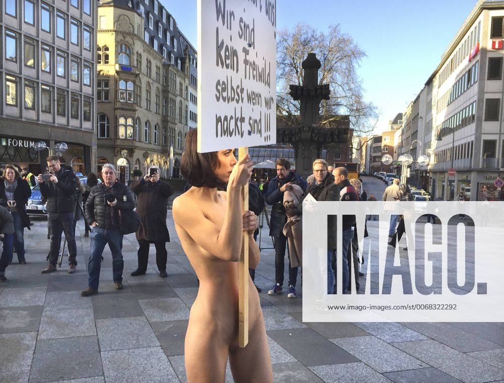 Performancekuenstlerin Milo Moire Protestiert Am Freitag