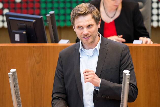 Duesseldorf Dirk Schatz Piraten Polizeikommissar A D Mitglied Im