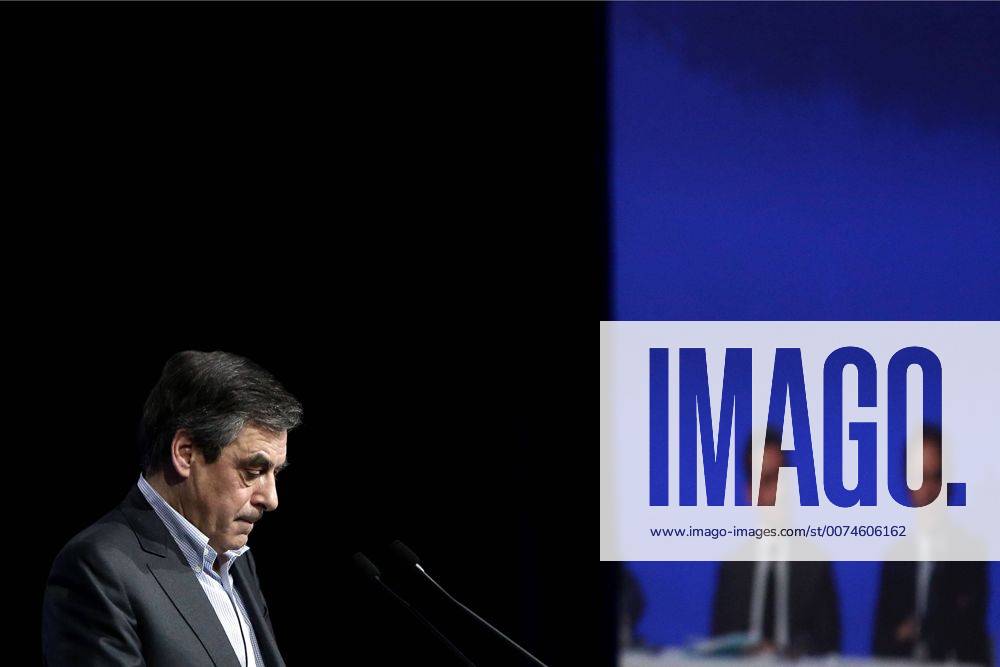 Francois Fillon Conseil National Du Parti Les Republicains Paris