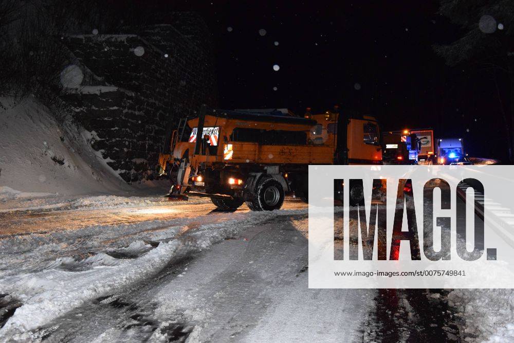 Schnee Nichts Geht Mehr Auf Der B Im Hochschwarzwald Lkw Stehen