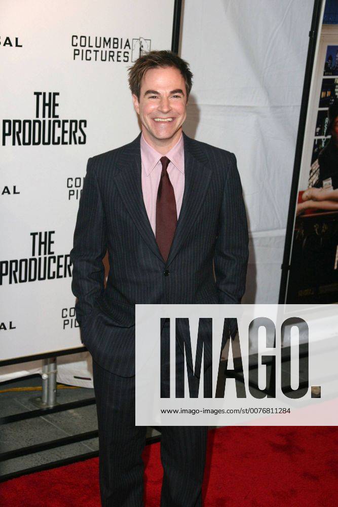 Dec New York Ny Usa Actor Roger Bart Arriving At The