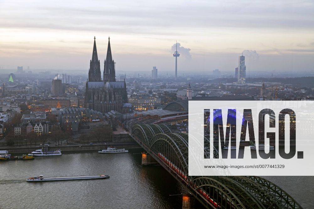 Stadtpanorama Mit Koelner Dom Museum Ludwig Musical Dome