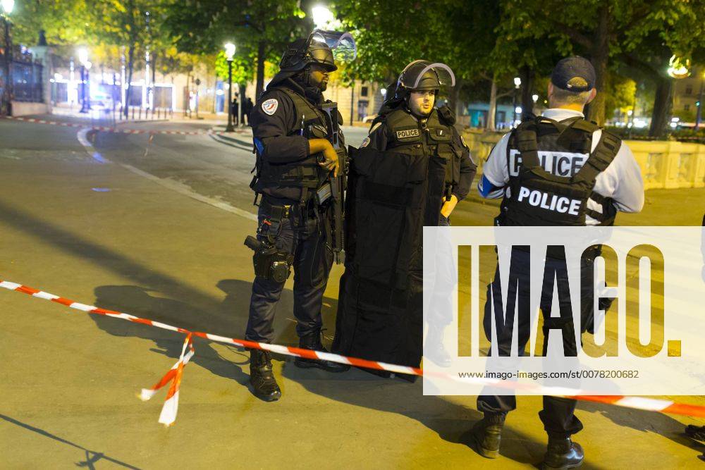 Dispositif De Securite NEWS Fusillade Sur Les Champs Elysees Paris