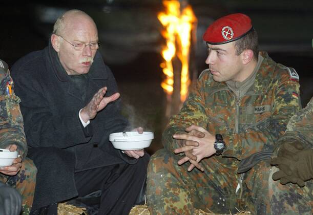 Antrittsbesuch Von Bundesverteidigungsminister Dr Peter Struck SPD