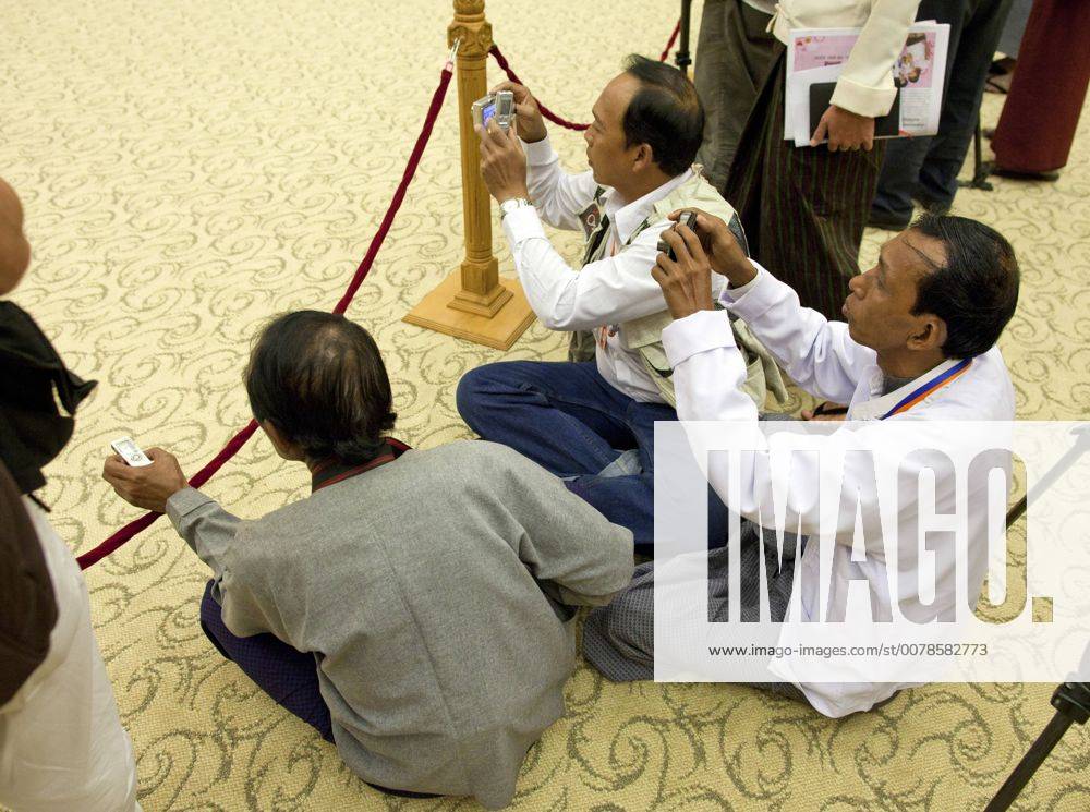 Journalisten Bei Einer Pressekonferenz Im Myanmarischen Parlament