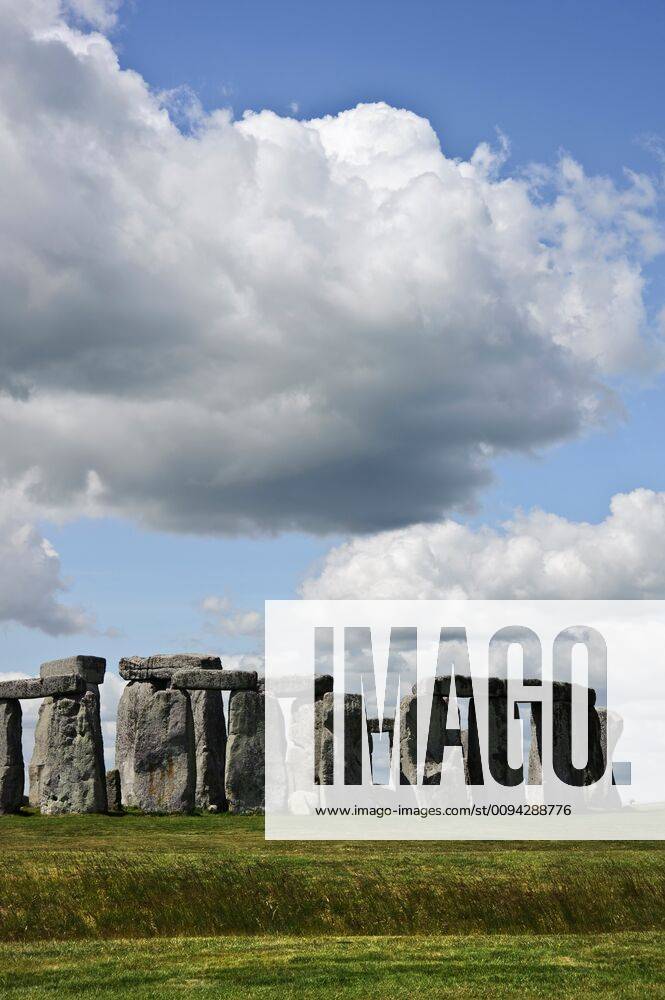 Stonehenge Is Aligned With The Midsummer Sunrise And Midwinter Sunset