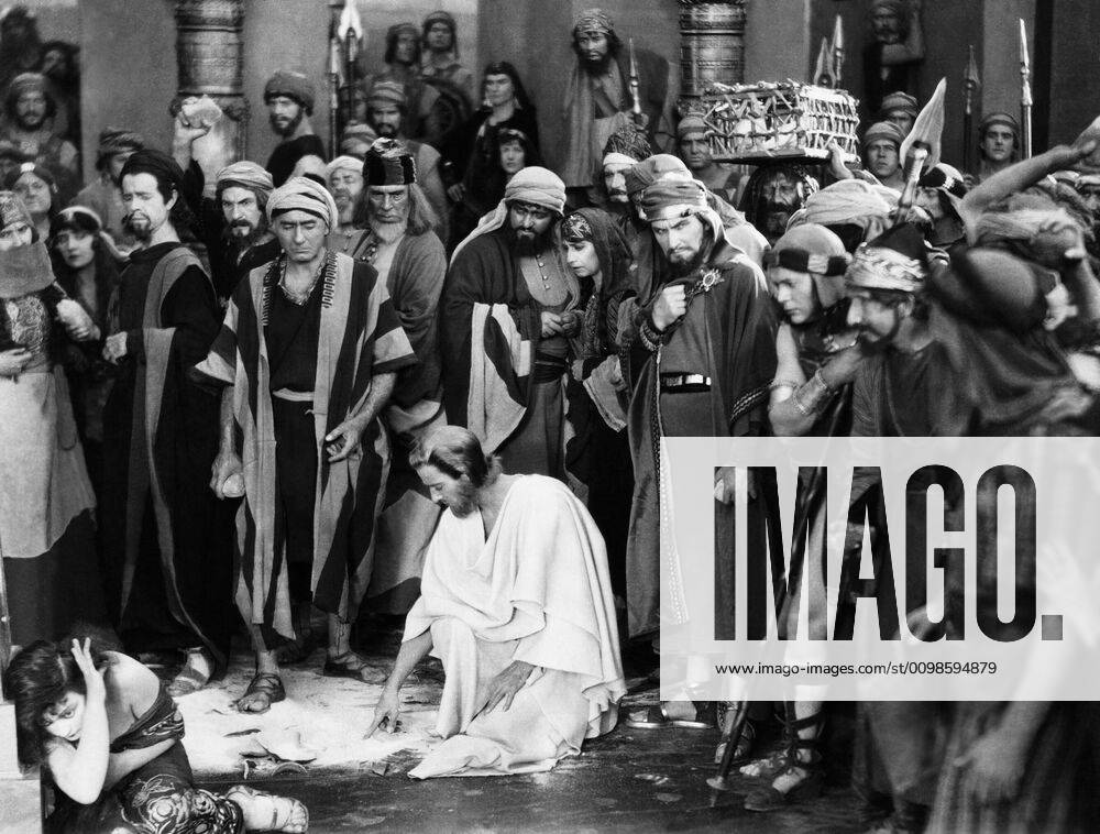 THE KING OF KINGS Jacqueline Logan As Mary Magdalene Kneeling Left