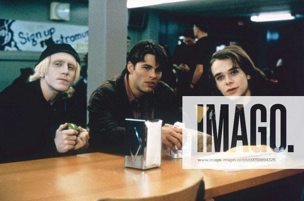 DISTURBING BEHAVIOR Ethan Embry James Marsden Nick Stahl 1998 C