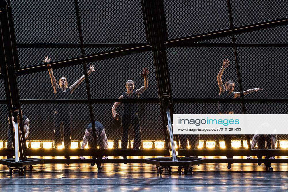 Ballet Herrumbre Soloists And Corps De Ballet At The Staatsoper Im