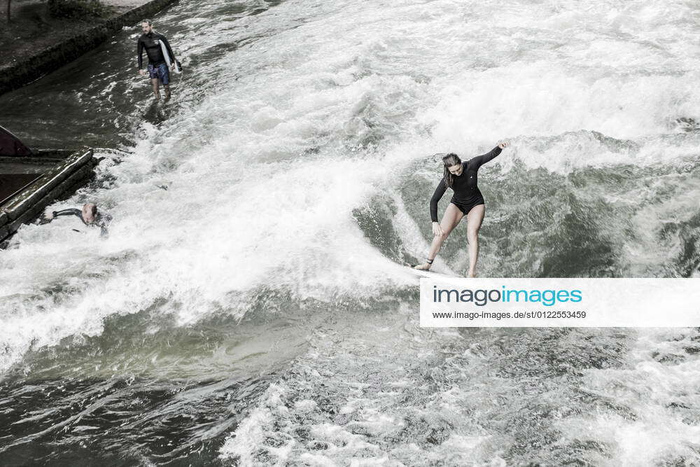 Eisbachwelle Surfer In The Eisbachwelle Deu Munich Eisbach English