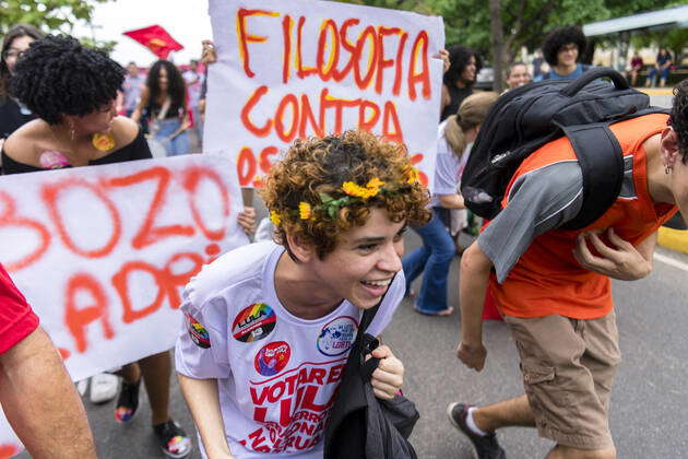 Cuiab Mt Manifesta O Estudantes Contra Cortes