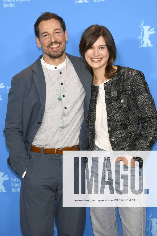 Felix Kramer Und Marlene Burow Beim Photocall Zum Kinofilm Irgendwann