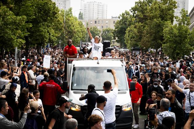 Mounia La Mere De Nahel En Ouverture De Cortege Sur Le Camion Marche