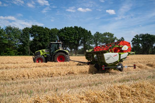 Grain Harvesting Dismantling A Cutterbar From The Combine Harvester For