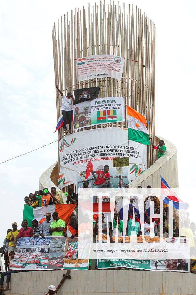 Des Nigeriens Manifestant Lors Dun Rassemblement A La Place De La