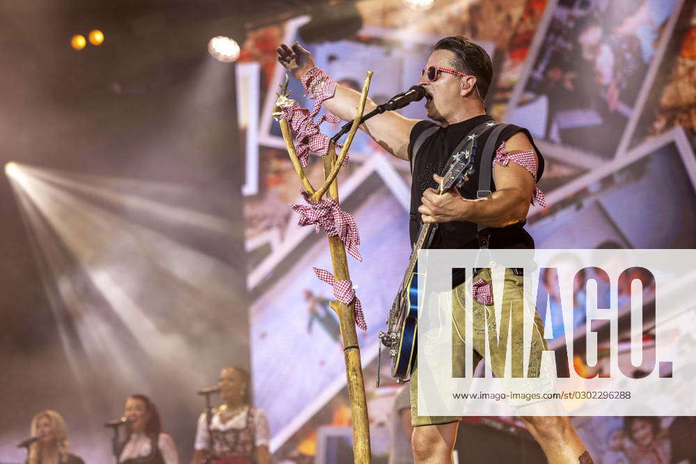 Andreas Gabalier Live At A Concert Dirndl Wahnsinn Hulapalu Tour At The