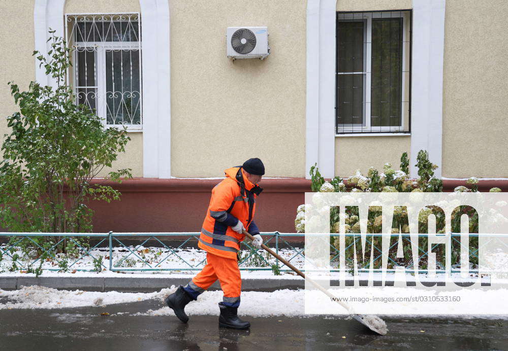 Russia Moscow October A Street Cleaner Shovels Snow After