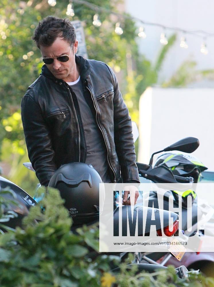 Exclusive Justin Theroux And Orlando Bloom Bond Over Their Bikes At