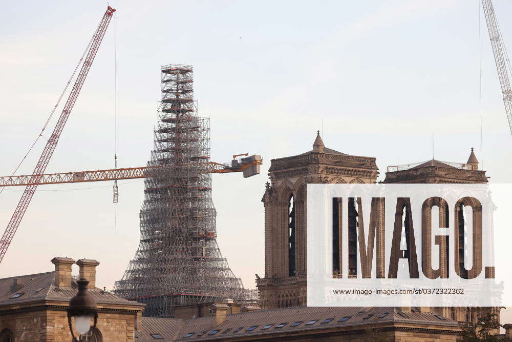 La Cath Drale Notre Dame De Paris Retrouve Sa Croix Au Sommet De Sa