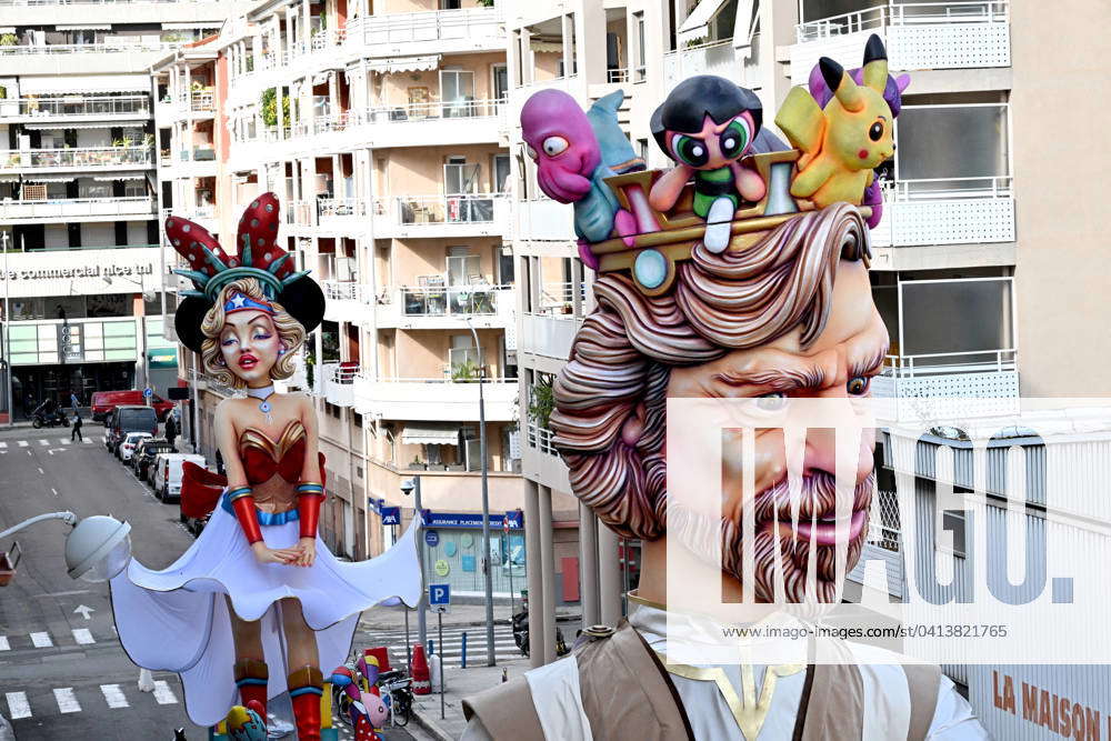 Derniers prÃ paratifs des chars du Roi et de la Reine pour le Carnaval