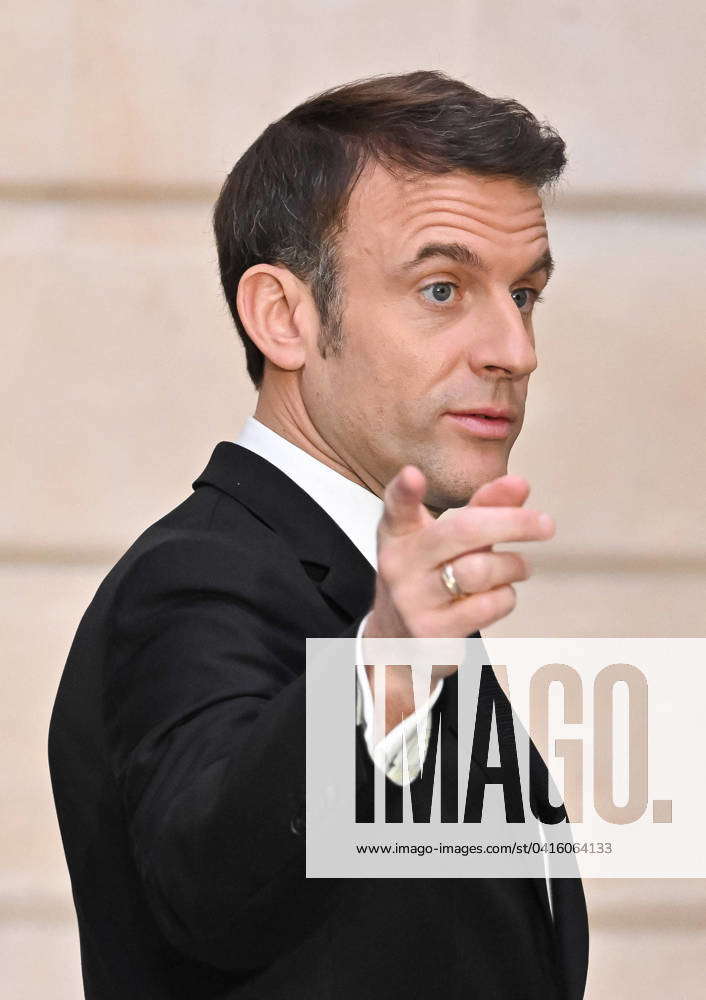 Le prÃ sident francais Emmanuel Macron et le Premier ministre de la RÃ