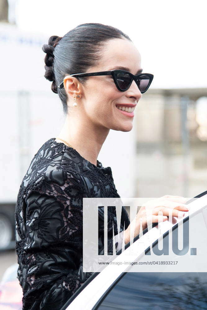 Pfw Giambattista Valli Arrivals Abigail Spencer Attending The