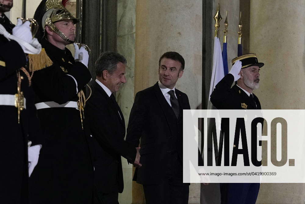 Nicolas Sarkozy Ancien President De La Republique Est Raccompagner