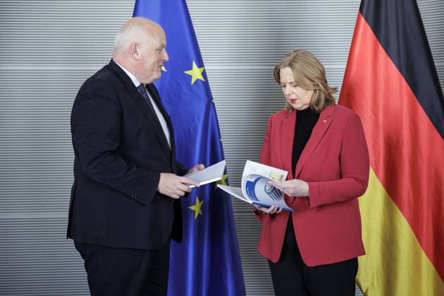 R L Bundestag President Baerbel Bas Spd Mdb Receives The Nd