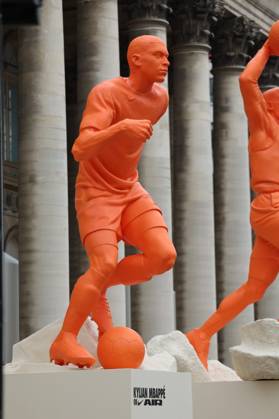 Statues Athletes Nike Photopqr Le Parisien Le Parisien Arnaud Journois