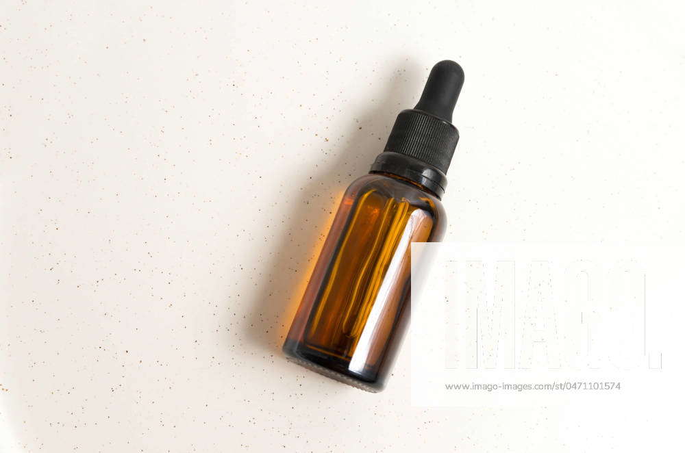 Blank Amber Glass Essential Oil Serum Bottle With Pipette ON Cream