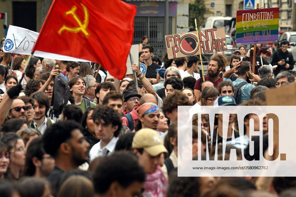 MANIF DE LA GAUCHE POUR UN FRONT POPULAIRE CONTRE LEXTREME DROITE