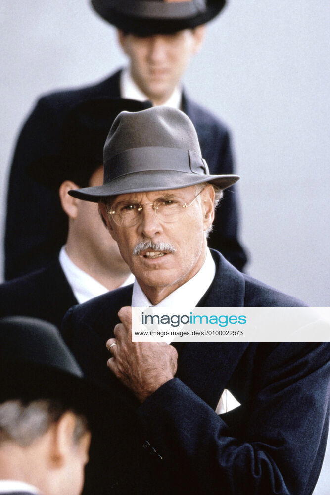 AMELIA EARHART: THE FINAL FLIGHT, Bruce Dern, 1994. Avenue Pictures Prod. Courtesy: Everett Collection Courtesy Everett Collection !ACHTUNG AUFNAHMEDATUM GESCHÃ„TZT! PUBLICATIONXNOTxINxCANxCHNxFRAxITAxJPNxNORxPOLxRUSxESPxUKxUSA