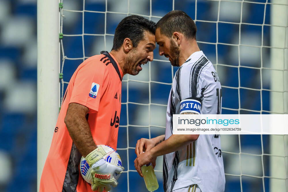 Gianluigi Buffon (Juventus)Leonardo Bonucci (Juventus) during the Italian Serie A match between Sassuolo 1-3 Juventus at Mapei Stadium on May 12, 2021 in Reggio Emilia, Italy. Noxthirdxpartyxsales (160142879)