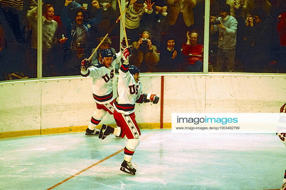 1980 Olympic Winter games, Winterspiele,Spiele, Summer games USA Ice hockey, Eishockey Mike Eruzione (USA) celebrates scoring the winning goal in Team USA victory over the USSR in the Men s Ice Hockey semi-final at the 1980 Olympic Winter Games. Lake Placid New York United States