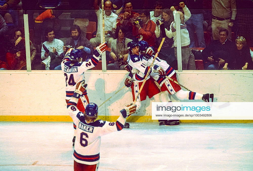 1980 Olympic Winter games, Winterspiele,Spiele, Summer games USA Ice hockey, Eishockey Mark Johnson 10 celebrates scoring a tying goal in the third period with Jack O Callahan 17 and Rob McClanahan 24 and Bill Baker 6 of Team USA against the USSR in the Men s Ice Hockey semi-final at the 1980 Olympic Winter Games. Lake Placid New York United States