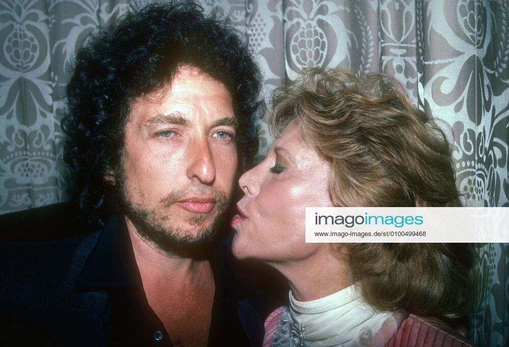 Bob Dylan ,Dinah Shore, 1982. Photo By Adam Scull PHOTOlink Everett Collection (Bob Dylan Dinah Shore7111) For usage credit please use; Adam Scull PHOTOlink PUBLICATIONXNOTxINxCANxCHNxFRAxITAxJPNxNORxPOLxRUSxESPxUKxUSA