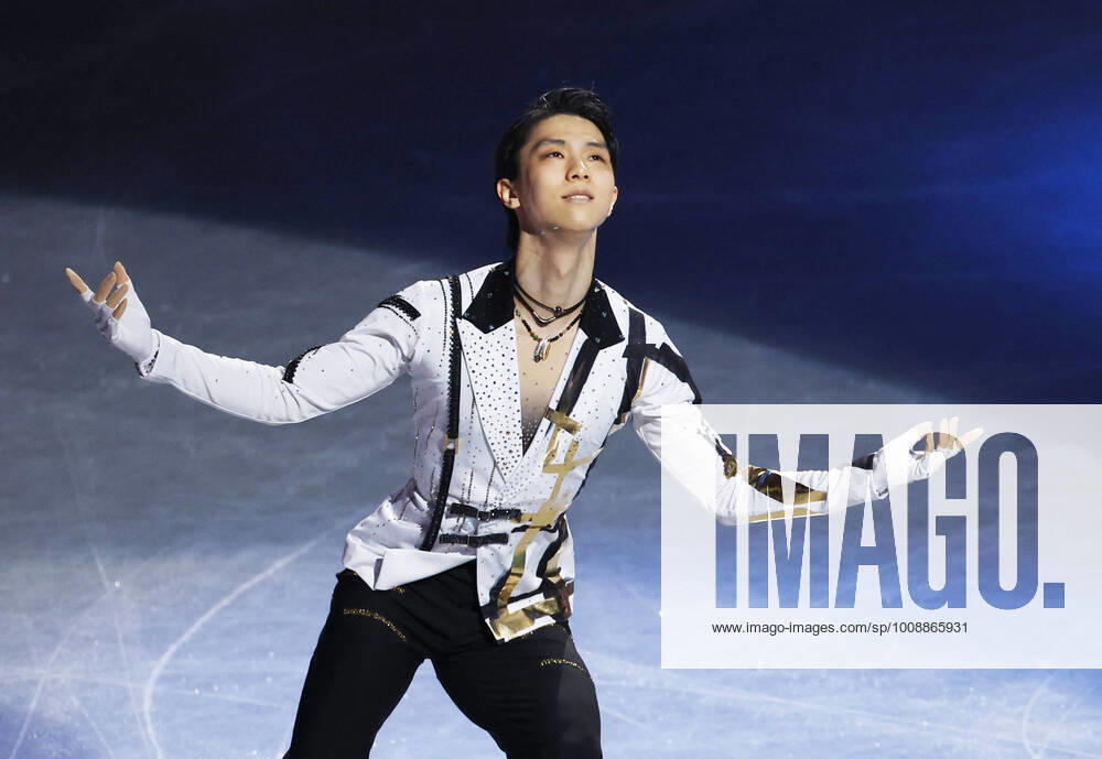 Figure skating, Eiskunstlauf Exhibition gala after Japan national c ships Figure skater Yuzuru Hanyu performs during the exhibition gala at Saitama Super Arena in Saitama, Japan, on Dec. 27, 2021, after the national championships. A14AA0001175121P