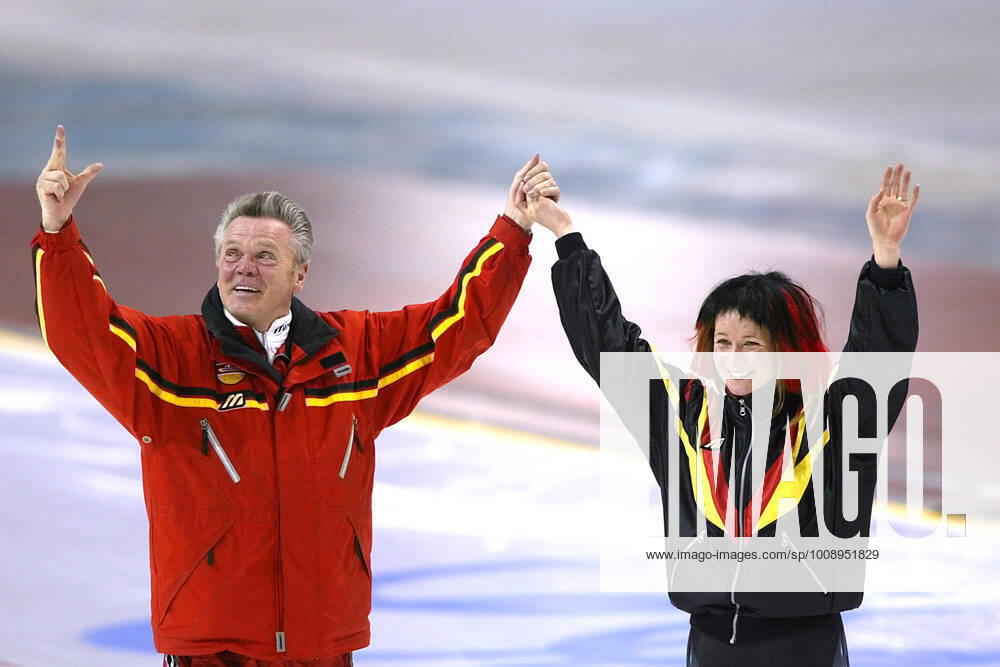 PECHSTEIN Claudia Team GER with coach FRANKEN Joachim 1 place 5000m womens world record speed skating team GER Olympic Winter Games 2002 Salt Lake City USA on 11 02 2002 in Salt Lake City