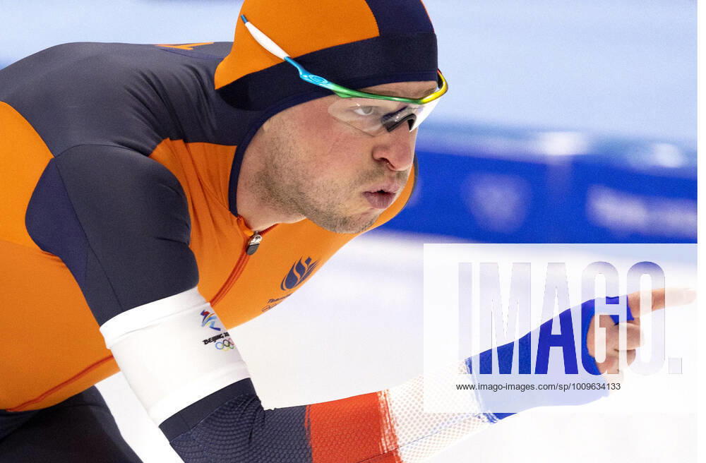 National Speed skating, Eisschnelllauf Oval: Speed skating: SVEN KRAMER of the Netherlands is attempting a 4th in a row win in the 5,000 m race. With nine medals to his name he is the most decorated speed skater in the history of the Olympic Winter games, Winterspiele,Spiele, Summer games Sven ended up finished 4th in the Men s 5000m. Beijing China - ZUMAa35_ 20220206_zaf_a35_017